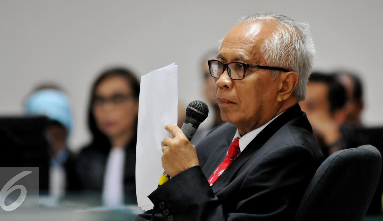 Tersangka kasus dugaan korupsi suap majelis hakim dan panitera PTUN Medan OC Kaligis menjalani sidang dengan agenda pembacaan Eksepsi di Pengadilan Tipikor, Jakarta, Kamis (10/09/2015). (Liputan6.com/Andrian M Tunay)