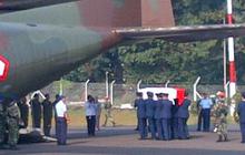 Isak tangis pecah saat jenazah Kapten Agus dimakamkan