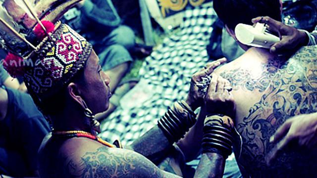 Foto Orang Dayak  Panglima Burung
