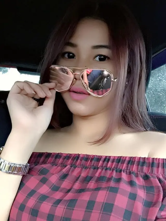 6 Potret Cantik Gita, Istri Bopak Castello yang Terpaut Usia 28 Tahun