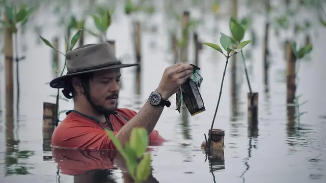 Dari layar kaca ke alam bebas, perjalanan baru ramon y tungka. (credit:instagram.com/ramonytungka)