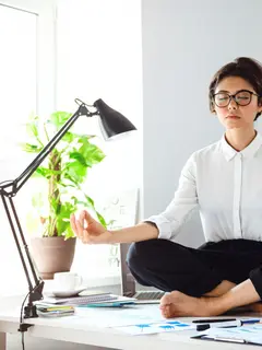 Pada generasi muda saat ini, yaitu Gen Z membawa perspektif baru. Mereka memilih untuk work life balance sebagai prioritas. [Dok/freepik.com/cookie_studio]