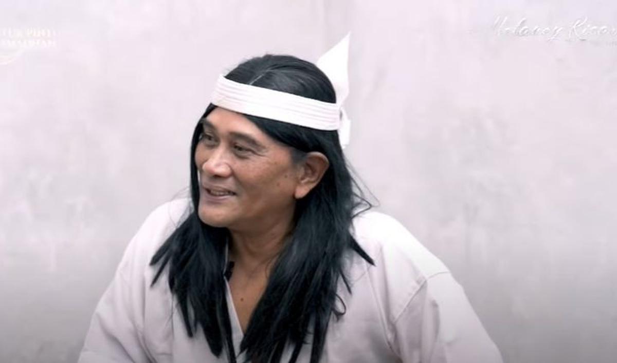 Meski kini menikmati kehidupan sebagai petani, panggilan dunia hiburan masih menghampirinya.&nbsp;