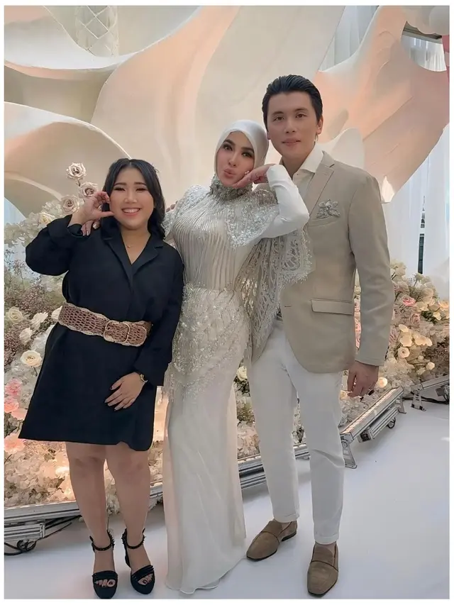 9 Potret Tamu Artis di Birthday Party Syahrini ke-45, Digelar Privat dan Mewah