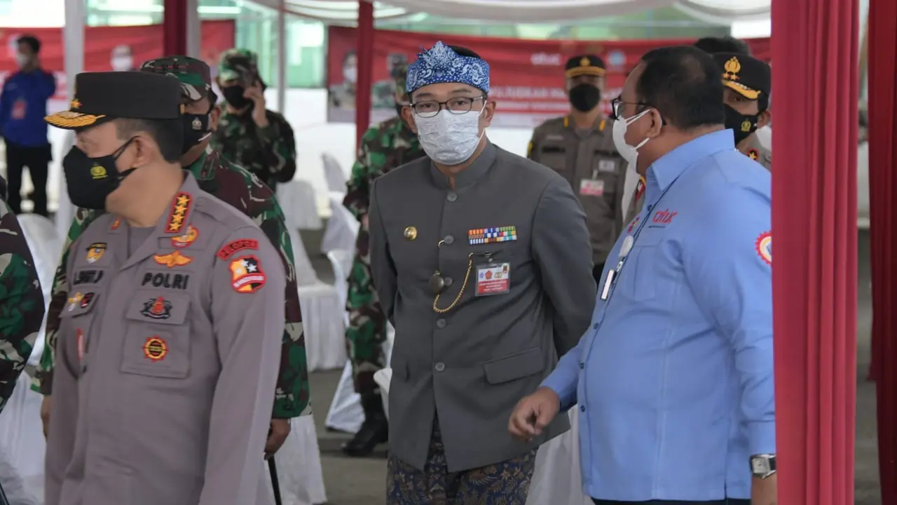 Gubernur Jabar Ridwan Kamil saat mendampingi Kapolri Jenderal Listyo Sigit Prabowo dan Panglima TNI Marsekal Hadi Tjahjanto