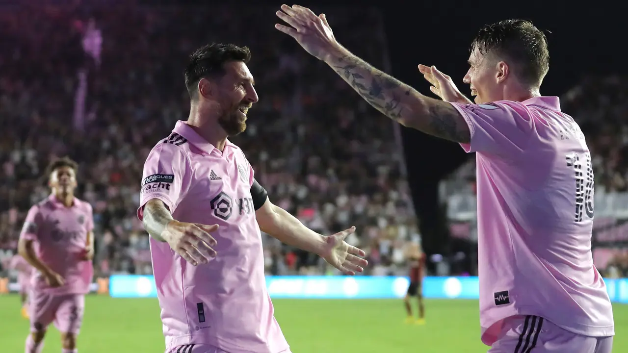 Foto: Cetak 2 Gol dan 1 Assist, Aksi Luar Biasa Lionel Messi saat Inter Miami Bungkam Atlanta United