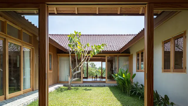 Model Rumah Sederhana dengan Suasana Tenang Pedesaan Cocok untuk Slow Living Lansia (AI)