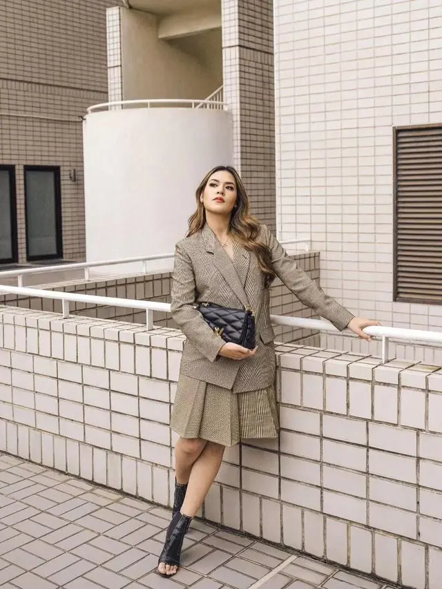 Ide Outfit Ngantor Ala Raisa