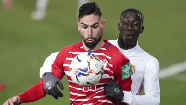 FOTO: Taklukkan Granada, Real Madrid Bayangi Atletico Madrid di Puncak Klasemen La Liga