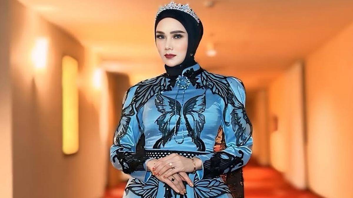 7 Model Cincin Bunga Hitam Tren Terbaru 2025, Pilihan Mulan Jameela Curi Perhatian