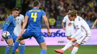 Timnas Prancis hanya mampu bermain imbang 1-1 kontra Ukraina pada laga kelima Grup D kualifikasi Piala Dunia 2022 zona Eropa di NSK Olimpiyskiy, Minggu (5/9/2021) dini hari WIB. (AFP/FRANCK FIFE)