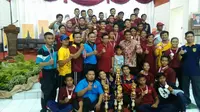 Tim Gulat Kabupaten Brebes meraih lima medali emas, empat perak, dan 12 perunggu dalam kejuaraan daerah memperebutkan Piala Bupati Magelang 2017. (Liputan6.com/Fajar Eko Nugroho)