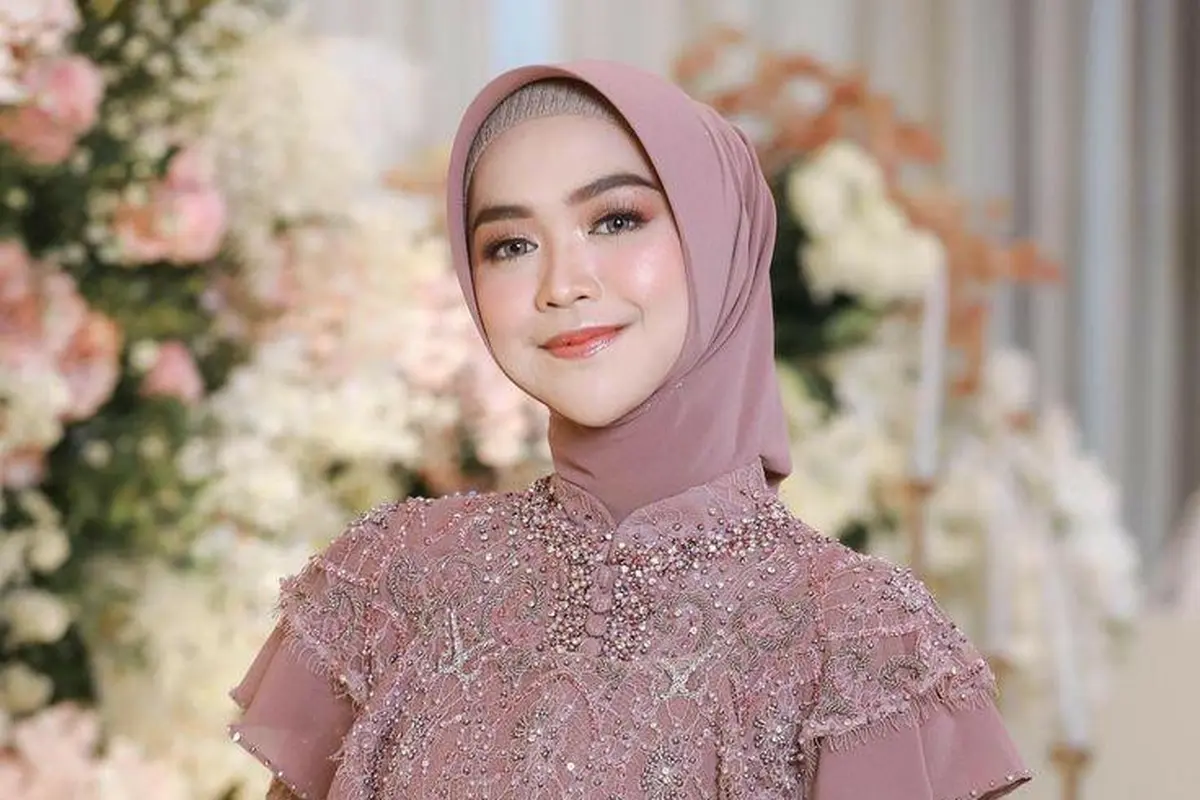 8 Inspirasi Kebaya Hijab untuk Wisuda-Kondangan dari Lesti Kejora hingga Atalia Praratya