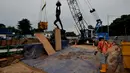 Suasana proyek pembangunan Mass Rapid Transit (MRT) di Jakarta, Kamis (12/3/2015). Forum Indonesia untuk Transparansi Anggaran memperkirakan proyek MRT akan terbengkalai apabila kisruh di DPRD tidak cepat teratasi (Liputan6.com/Johan Tallo)
