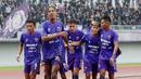 Para pemain Persita Tangerang merayakan keberhasilan Pendekar Cisadane selamat dari degradasi. (Bola.com/M Iqbal Ichsan)