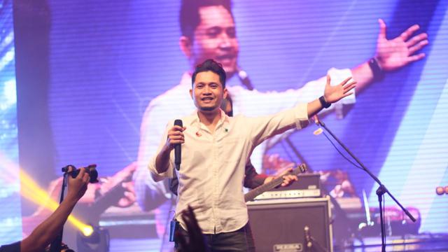 Andra and The Backbone