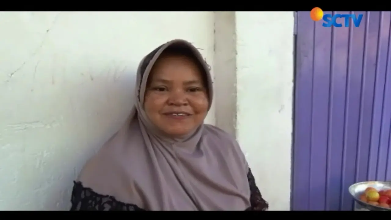 Senyum Sumringah Ibu Penjual Rempah Naik Haji