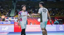 Leo Rolly Carnando dan Daniel Marthin melakukan seleberasi usai mendapatkan poin saat melawan wakil tuan rumah, Peeratchai Sukphun/Pakkapon Teeraratsakul, pada Thailand Open 2026, Jumat (15/5/2026) di Bangkok.