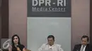 (ki-ka) Komisi 9 DPR RI Rieke Dyah Pitaloka, Kepala BNP2TKI, Nusron Wahid, Direktur Perlindungan WNI Kementrian Luar Negeri RI, Lallu Muhammad Iqbal saat mmenjadi pembicara diskusi, di Jakarta, Selasa (9/2). (Liputan6.com/Johan Tallo)
