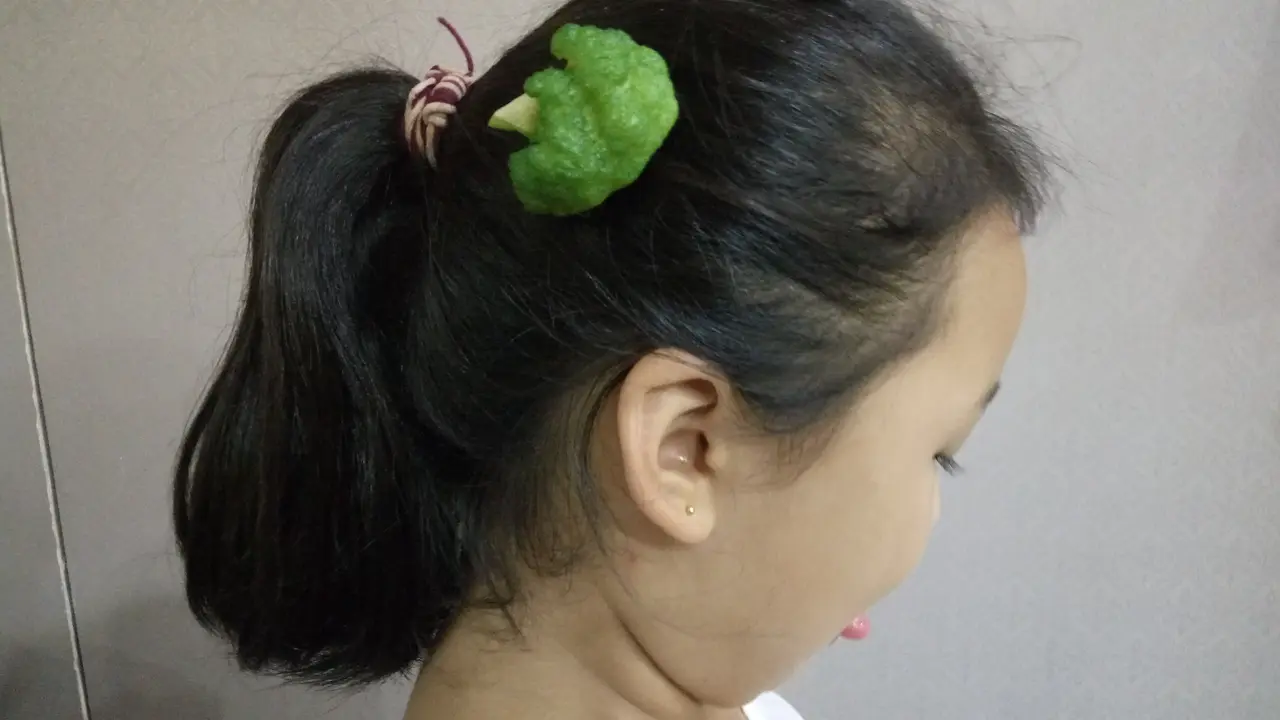 Setelah Jepitan Daun, Cina Kini Dilanda Aksesoris Rambut Makanan