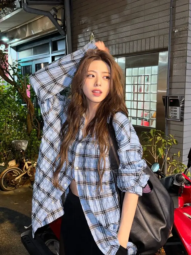 Inspirasi Outfit Hangout Kasual Yuna ITZY (Instagram/@igotyuandme)