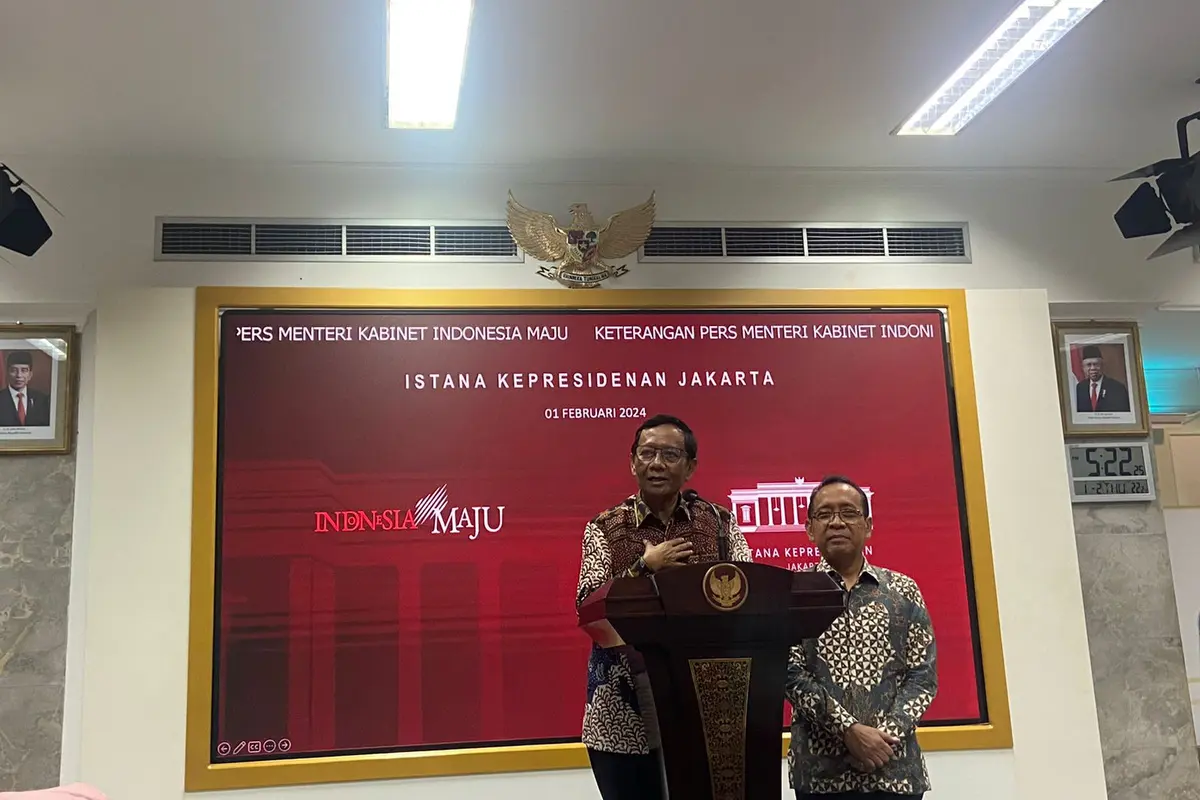 Mahfud Md menyerahkan surat pengunduran diri dari jabatan Menko Polhukam kepada Presiden Jokowi di Istana, Kamis (1/2/2024).