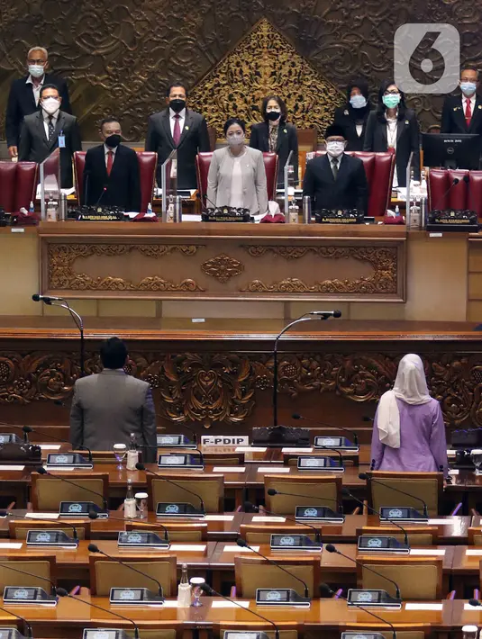 Ketua DPR RI Puan Maharani (tengah) bersama Wakil Ketua DPR RI Sufmi Dasco Ahmad (kiri) dan Muhaimin Iskandar (kanan) saat memimpin rapat paripurna ke-15 masa sidang IV tahun 2020-2021 di Kompleks Parlemen, Senayan, Jakarta, Selasa (23/3/2021). (Liputan6.com/Angga Yuniar)