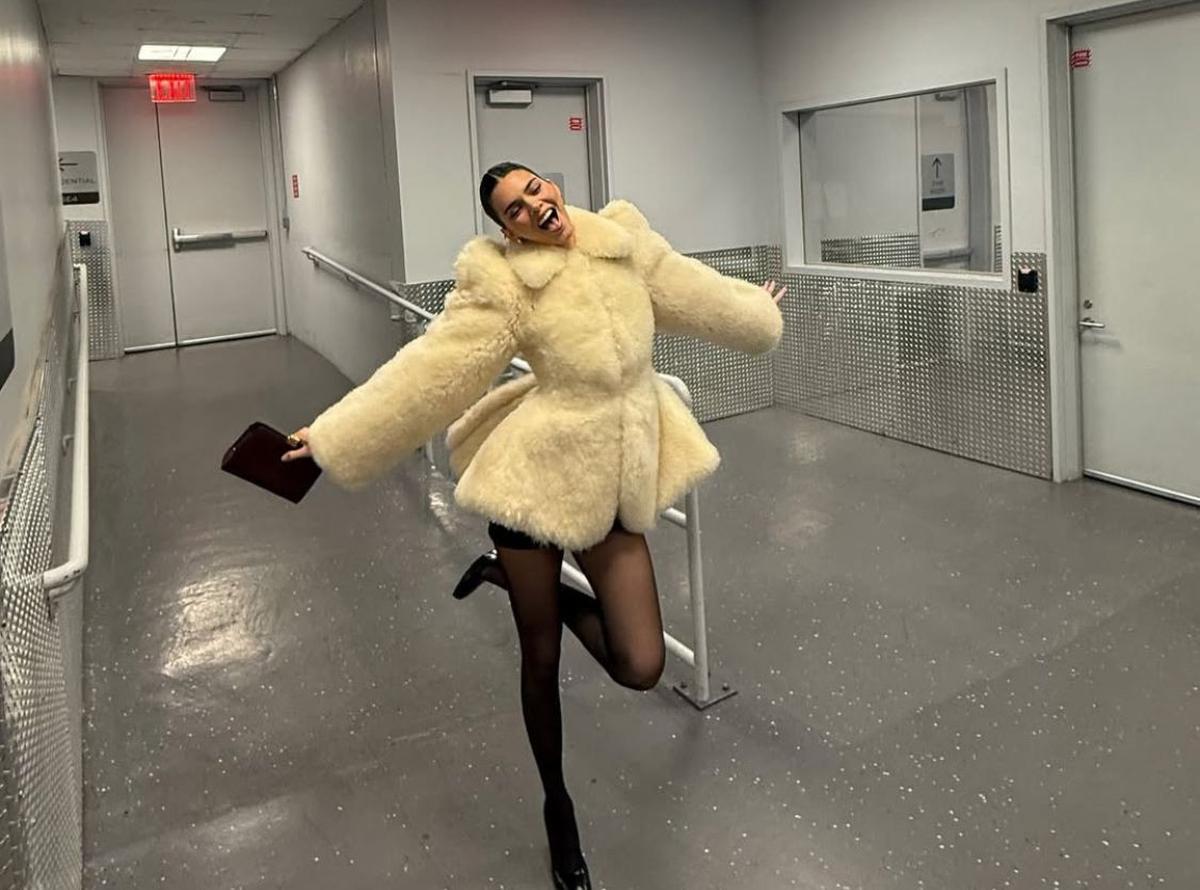 Kendall Jenner Tampil Modis di Tengah Salju, Ini Gaya Winter Look-nya