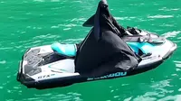 Aksi Umi Pipik Naik Speedboat di Danau Toba, Tak Merasa Risih dengan Busana dan Cadar Tertutupnya. (Dok: TikTok @ummi_pipikdianirawari)