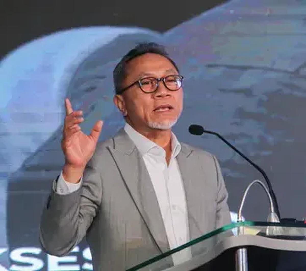 "Ini beberapa usulan dari kami. Kalau social commerce ini tidak ditata, e-commerce yang ada paling dalam enam bulan akan tutup semua. Karena Tiktok ini tahun depan mau investasi USD 10 miliar," tegas Zulkifli.