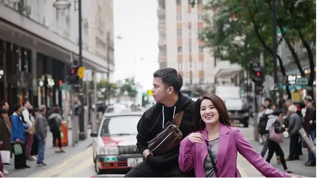 Begini potret Handika Pratama dan Rosiana Dewi saat liburan di Hongkong.