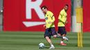 Pemain Barcelona FC, Lionel Messi, saat mengikuti sesi latihan di Ciutat Esportiva Joan Gamper, Sant Joan Despi, Senin (18/5/2020). Barcelona terus matangkan latihan jelang kembali bergulirnya kompetisi La Liga.(AFP/Handout/FC Barcelona/Miguel Ruiz)