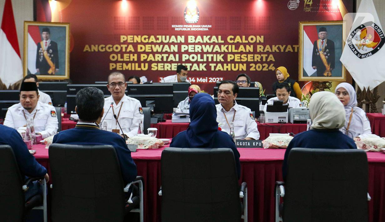 Setelah menerima dan memeriksa berkas-berkas tersebut, KPU RI akan memberitahukan status kelengkapan berkas pendaftaran bakal calon legislatif untuk DPR RI dari Partai Garuda. (Liputan6.com/Herman Zakharia)