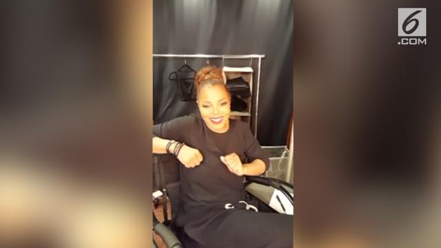 Sebelum konser, Janet akan mengunjungi para korban di penampungan.