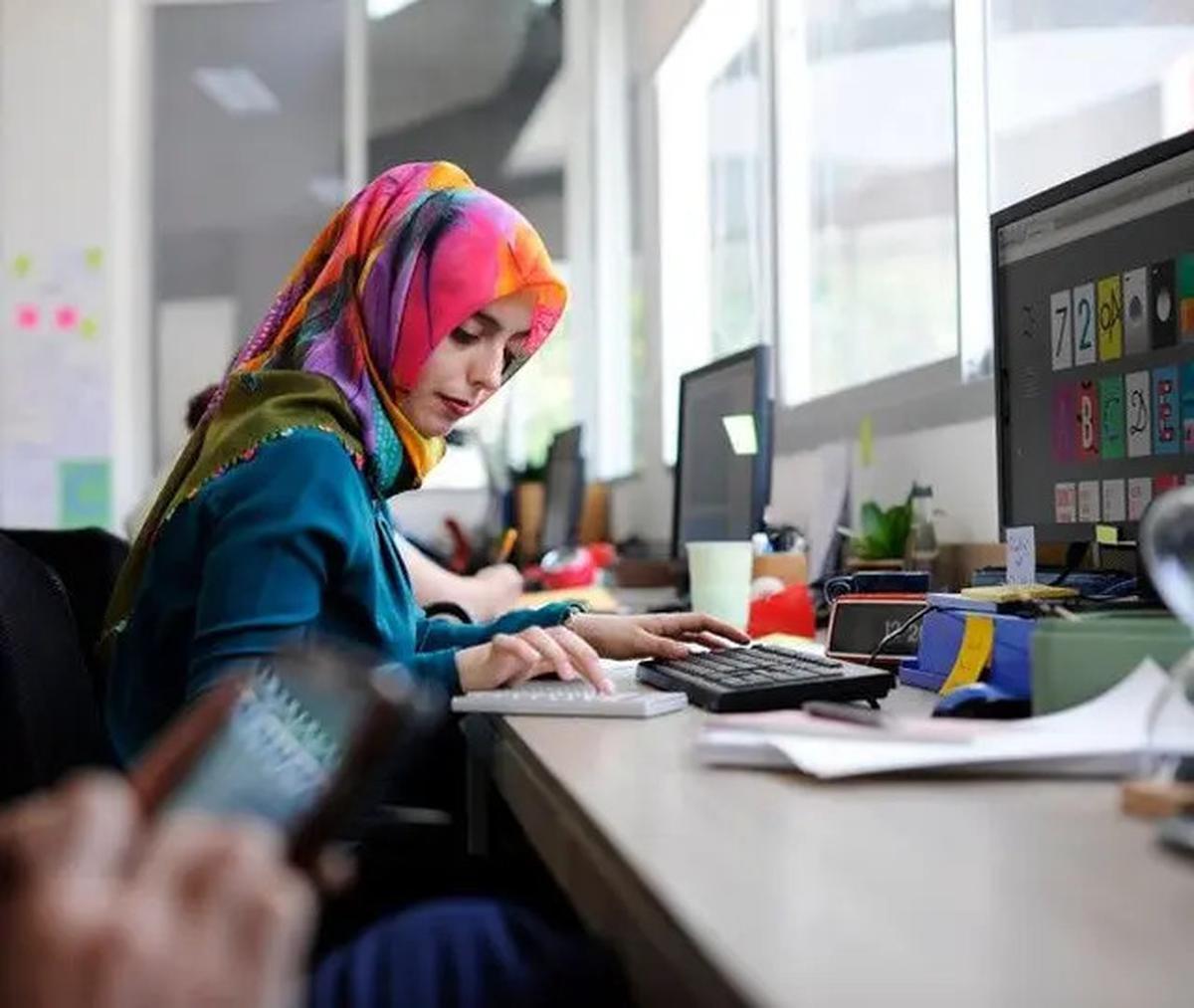 Tanda-Tanda Karakter Berkelas pada Perempuan Sederhana yang Mengesankan