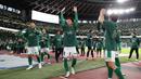 Tokyo Verdy adalah tim yang bermarkas di pusat kota Tokyo, tepatnya di Kota Chofu. Sedangkan Marinos berkandang di Kota Yokohama Prefektur Kanagawa. (J.LEAGUE)