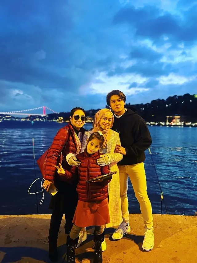 6 Momen Lesty kejora dan Rizky Billar Bertemu Siti KDI di Turki, Seru Joget Bareng