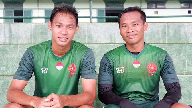Andy Setyo Nugroho dan Wawan Febrianto tak sabar menjalani laga bersama PS Tira di markas baru. (Bola.com/Permana Kusumadijaya)