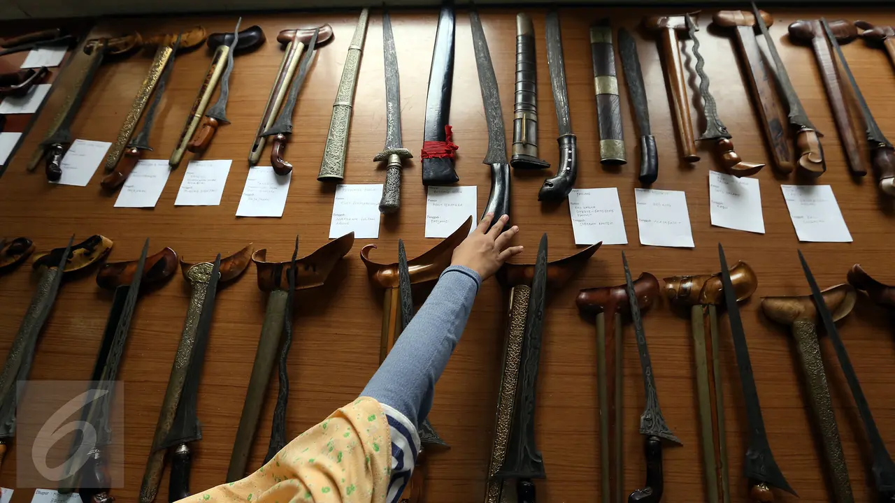 Keris Berdarah di Pusaran Cinta Segitiga