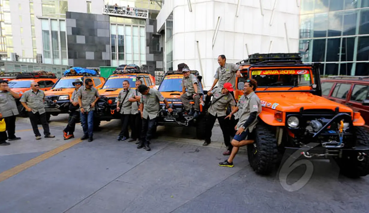 10F adventure Club menggelar ajang Indonesia Off Road Expedition JAVA 2015 dengan rute Jakarta-Semarang-Surabaya selama 16 hari dan diikuti 335 peserta, Jumat (6/2/2015). (Liputan6.com/Johan Tallo)