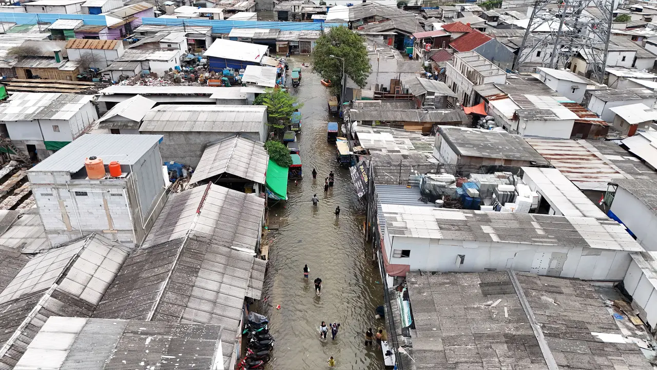 Pemandangan Udara Pesisir Jakarta yang Terendam Banjir Rob