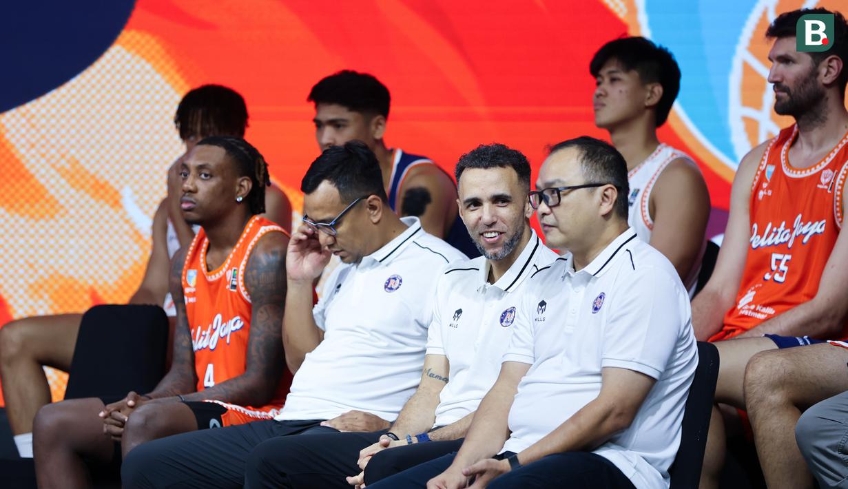 PJ kini ditangani David Singleton yang juga merupakan arsitek timnas bola basket Indonesia. (Bola.com/M Iqbal Ichsan)