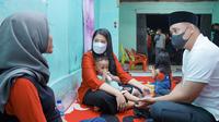 Wali Kota Medan, Bobby Nasution, dan istri, Kahiyang Ayu, berkujung ke kediaman keluarga Retno
