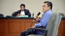 Selain itu, Ahmad Jauhari juga diwajibkan membayar ganti rugi sebesar Rp  100 juta dan 15 ribu US dolar (Liputan6.com/Johan Tallo).