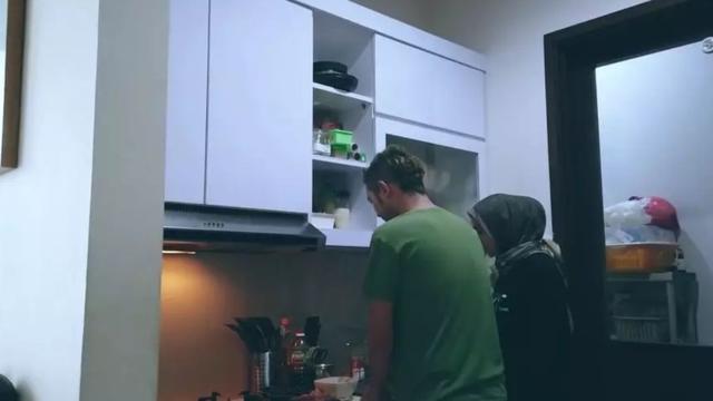 Pemilihan Warna yang Membuat Dapur Terlihat Luas