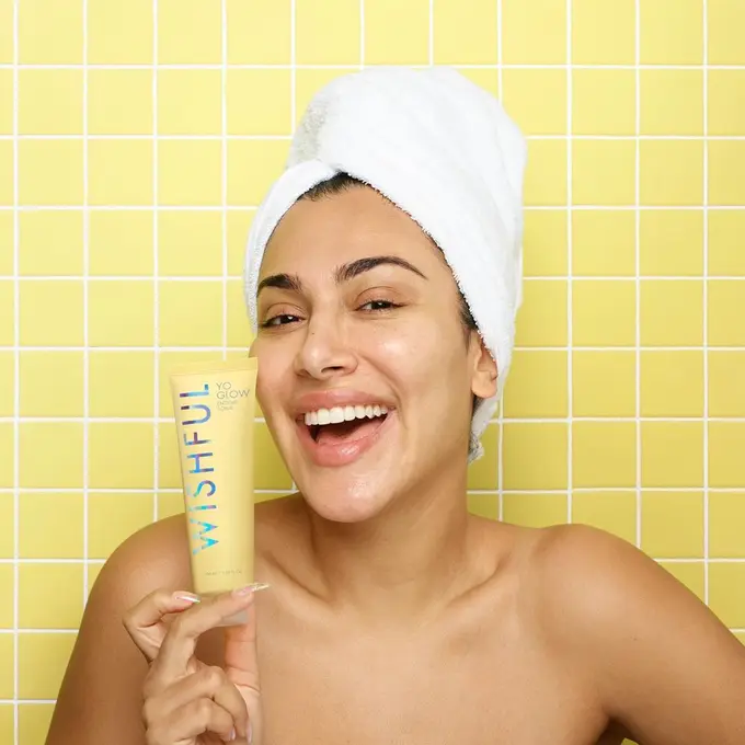 Pilihan Scrub Ringan untuk Mencerahkan Kulit dari Huda Kattan