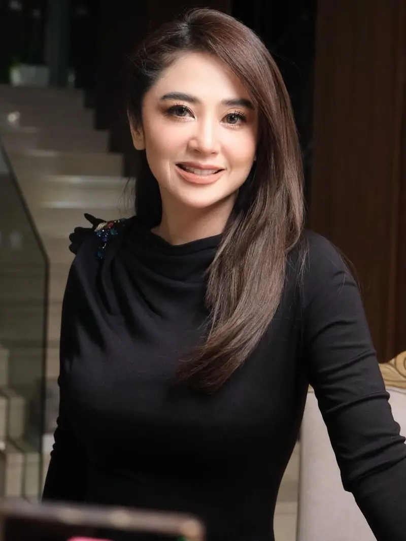 Dewi Perssik