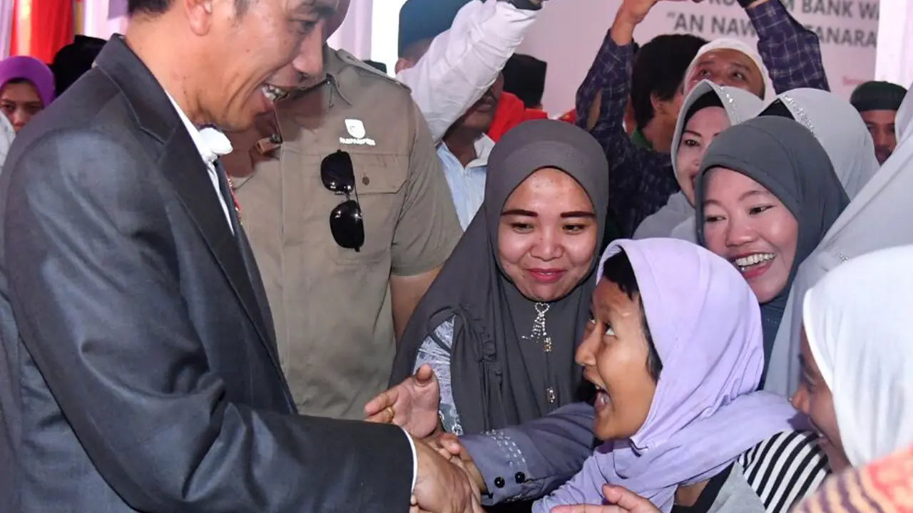 Jokowi Resmikan Bank Wakaf Mikro di Serang