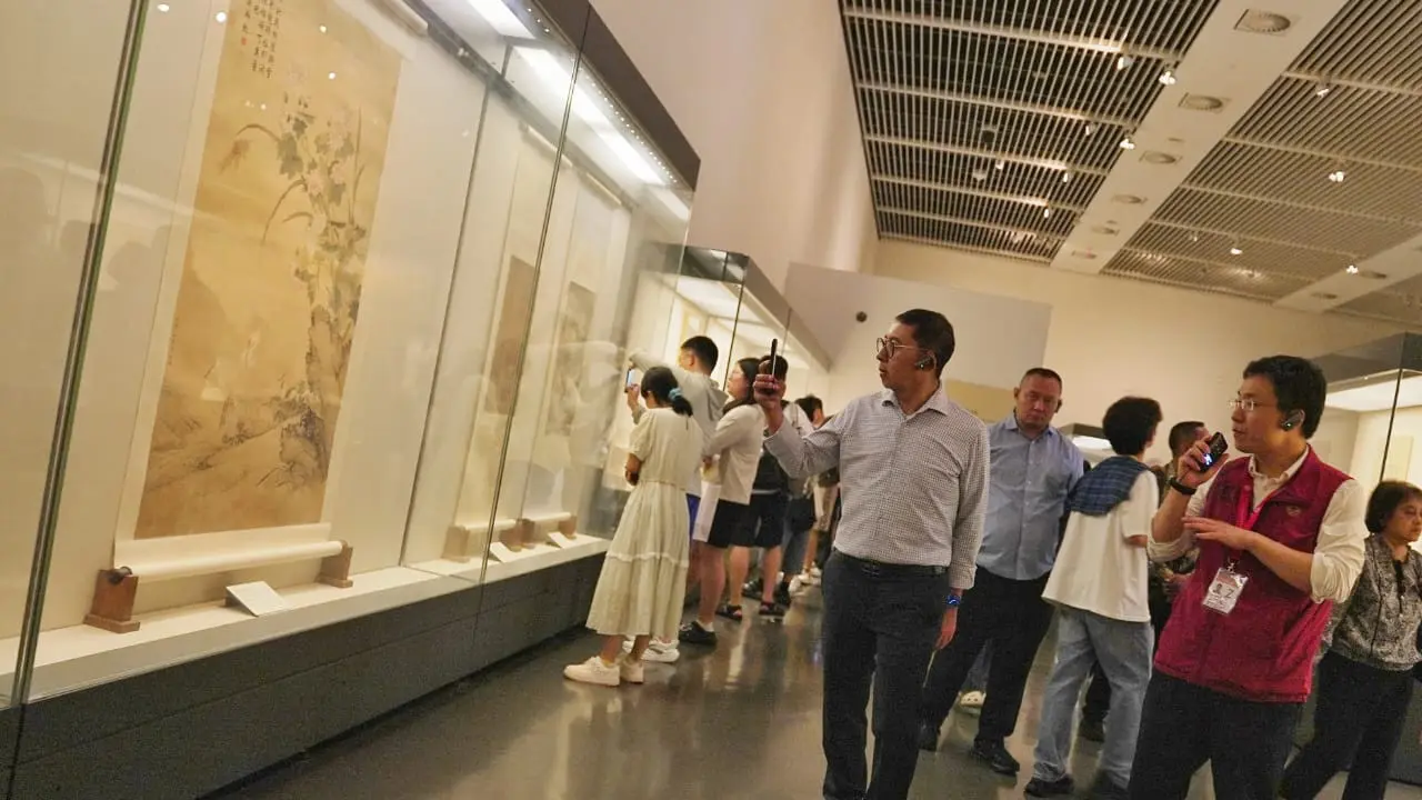 Menbud Fadli Zon, melakukan kunjungan ke Museum Nasional Tiongkok (National Museum of China/NMC) di Beijing.