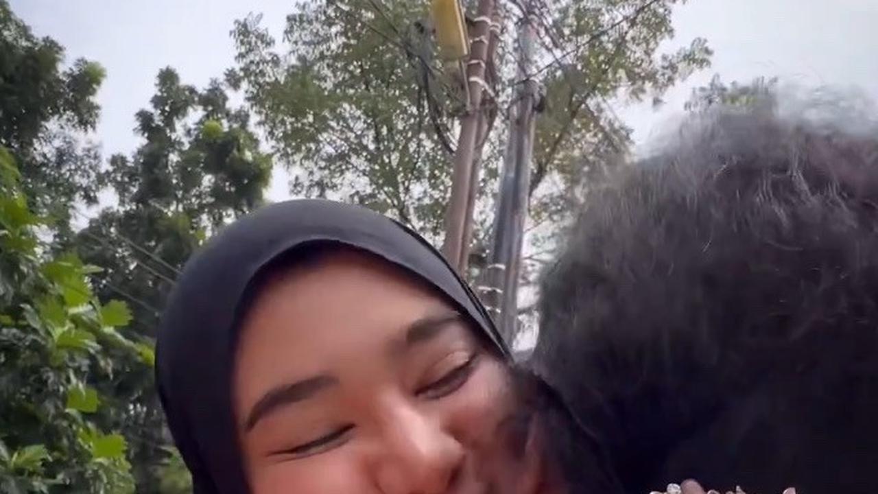 Setelah 6 tahun berlalu Clara akhirnya memberanikan diri pulang ke kampung. Di luar dugaan, ia masih diterima baik oleh orang tuanya sama seperti sebelum dirinya memeluk Islam sebagai agama.